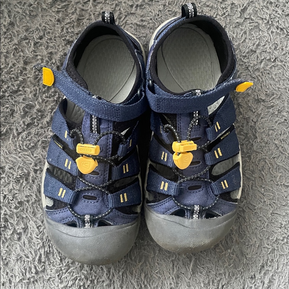 Keen Newport H2 Navy and Yellow Outdoor Sandals, Water sandals, Boys 4, GUC